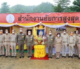 องคมนตรี เป็นประธานในพิธีมอบสิ่งของพระราชทาน ... Image 12