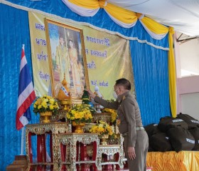 องคมนตรี เดินทางไปเป็นประธานพิธีมอบสิ่งของพระราชทาน ... Image 2