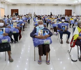 นายอำพน กิตติอำพน องคมนตรี ร่วมกับมูลนิธิราชประชานุเคราะห์ฯ ... พารามิเตอร์รูปภาพ 8