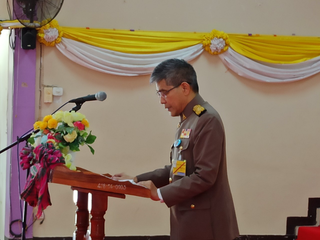 มอบสิ่งของพระราชทาน ในพื้นที่จังหวัดศรีส 54